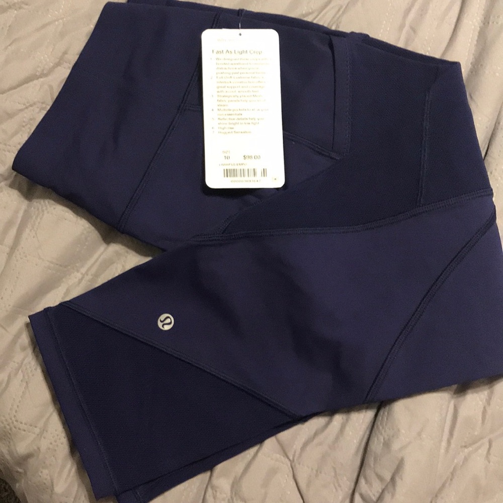 NWT Lululemon blue crop with pockets size 10